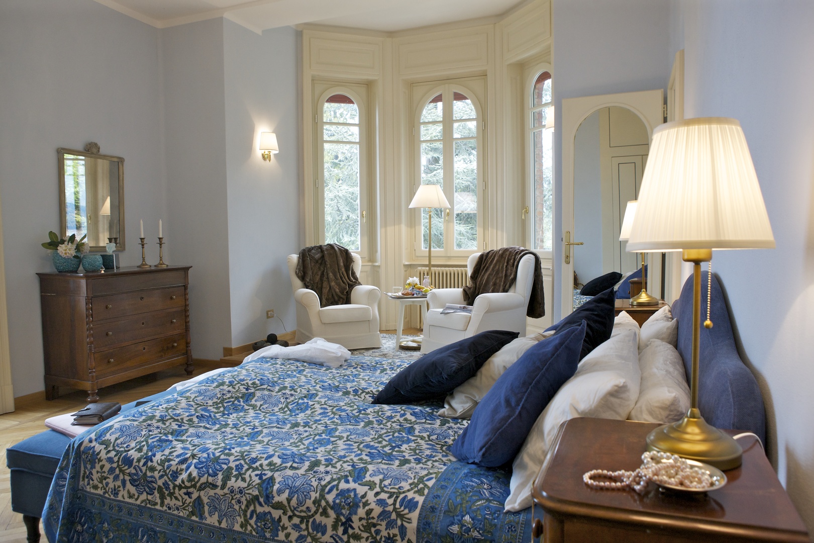 King size bedrooms at Villa Confalonieri